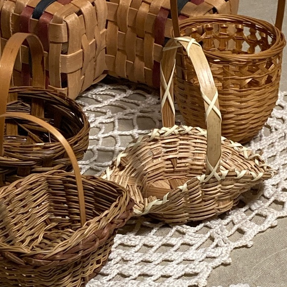 12 Miniature Small Woven Baskets - Picture 2 of 16